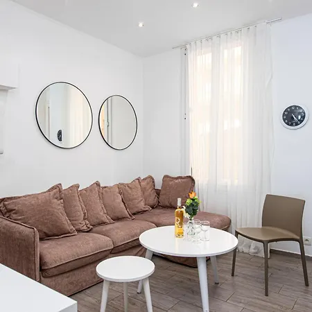 Le Provence アパート ボーソレイユ